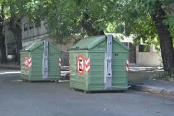 街道清洁与脏乱判别图像数据集，共3400张街道图片